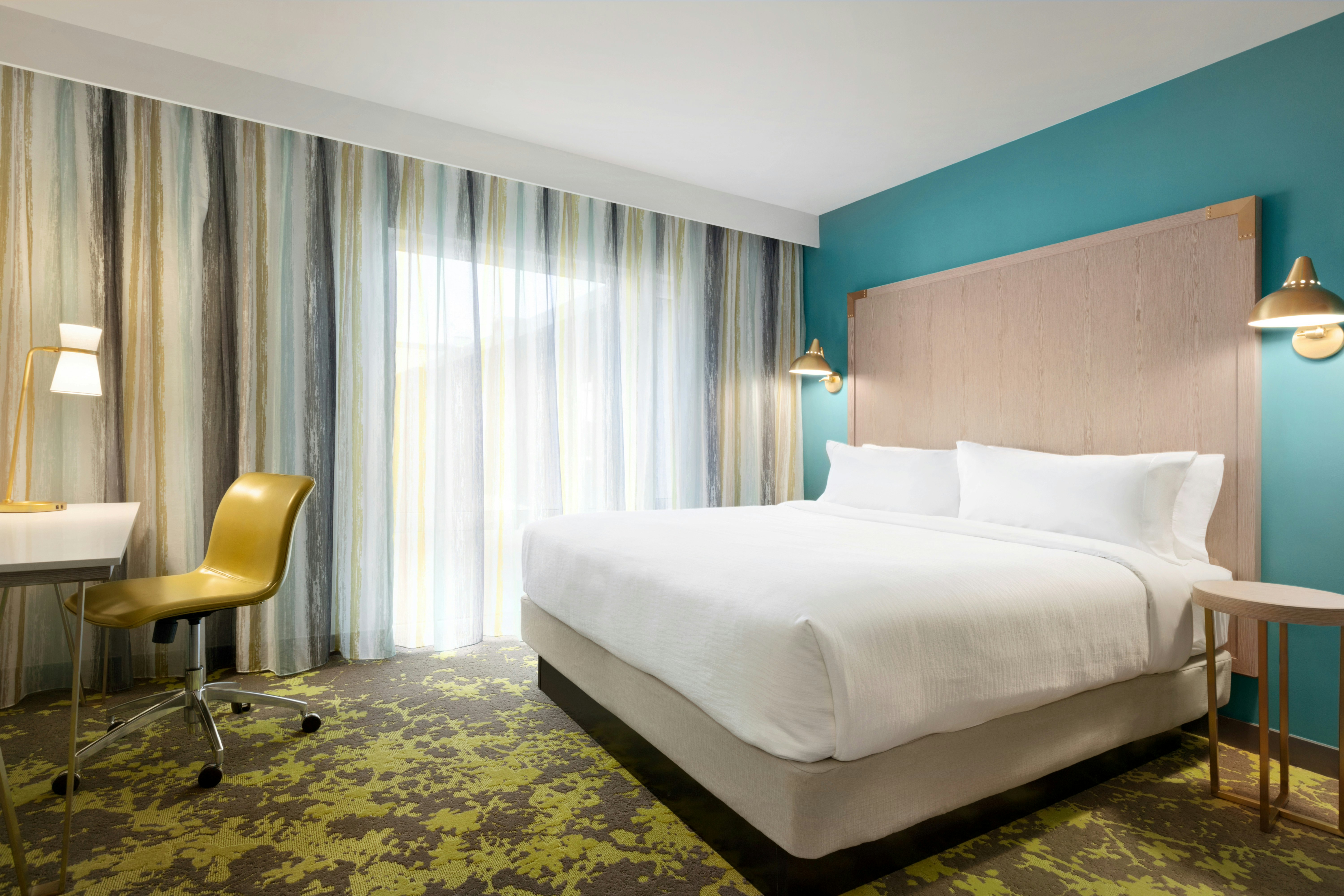 جناح بريميوم بسرير كينج لذوي الإعاقة، Embassy Suites By Hilton Boulder 2/3