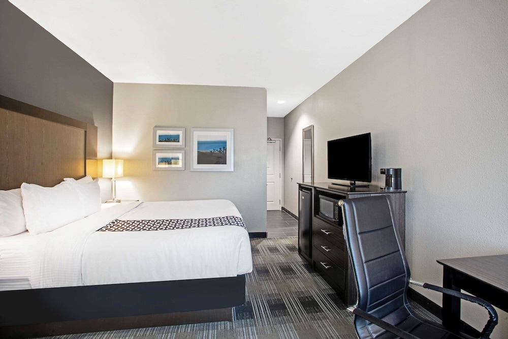 La Quinta Inn Suites By Wyndham Victoria South 23/55