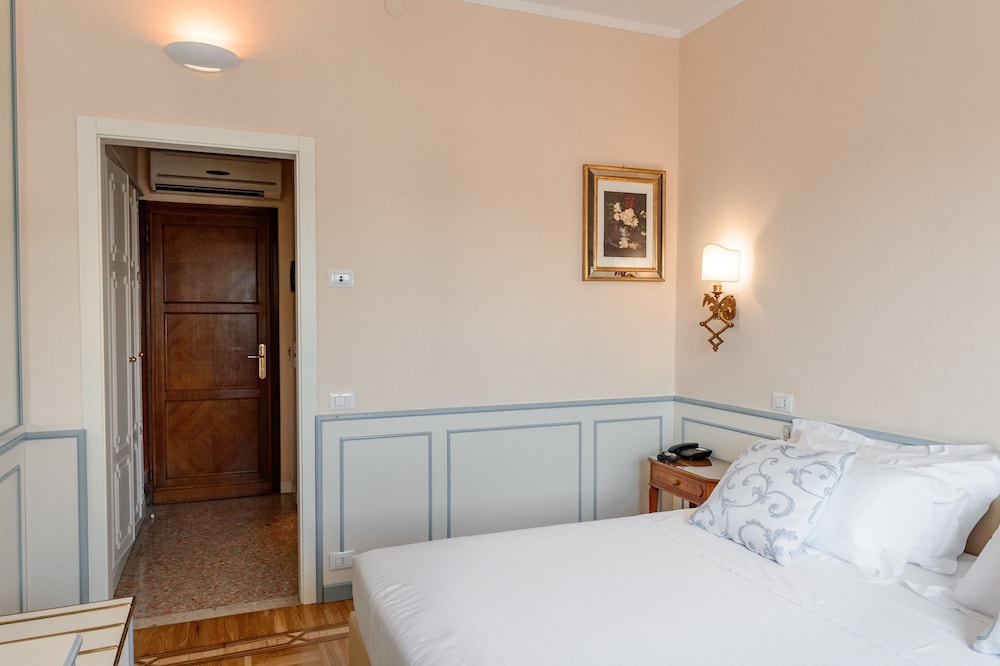 Room, Double Bed