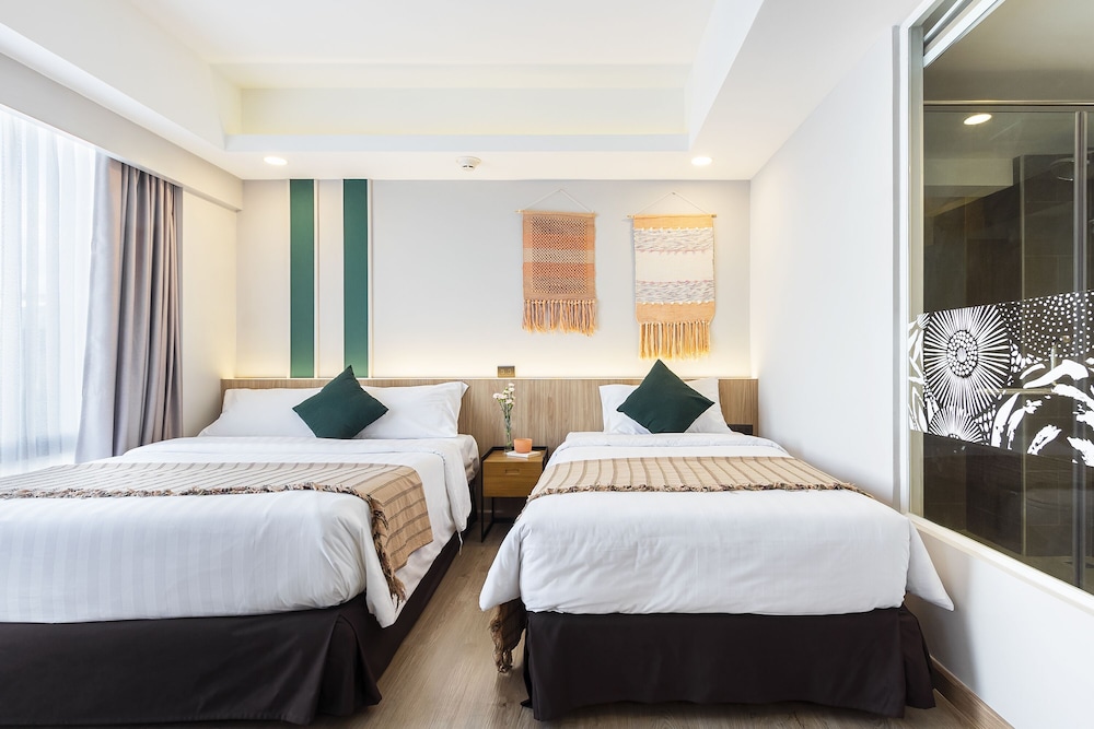 DELUXE, SINGLE, DOUBLE BED