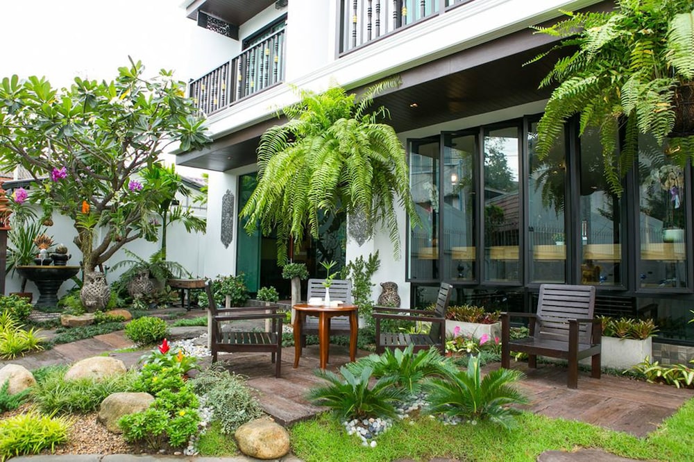 Patra Phrasing Boutique Hotel 8/50