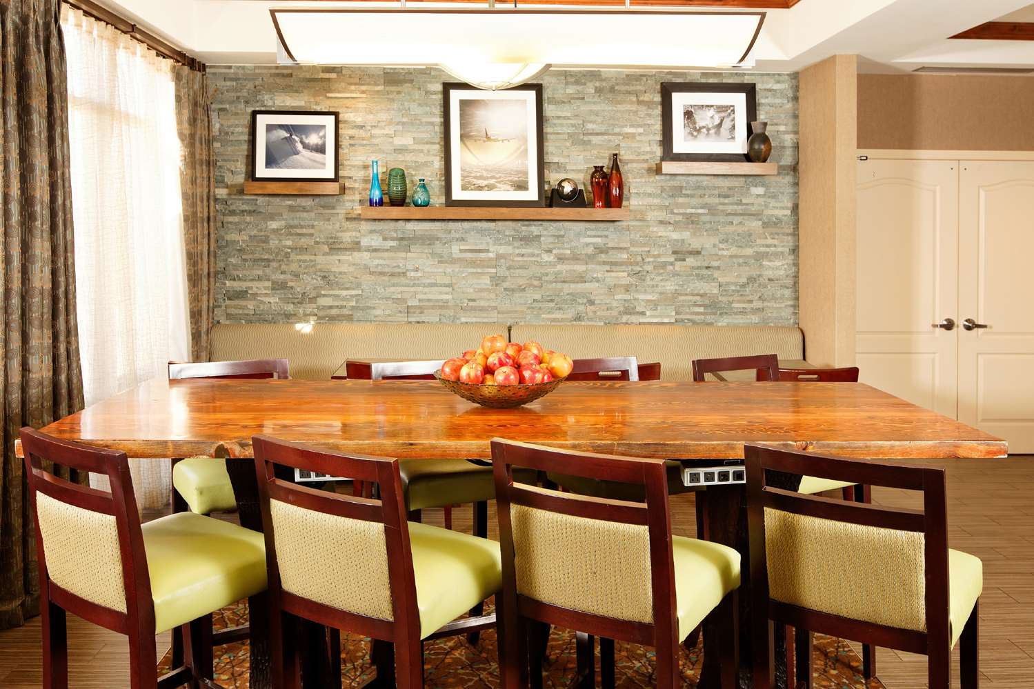 restaurant cafeteria