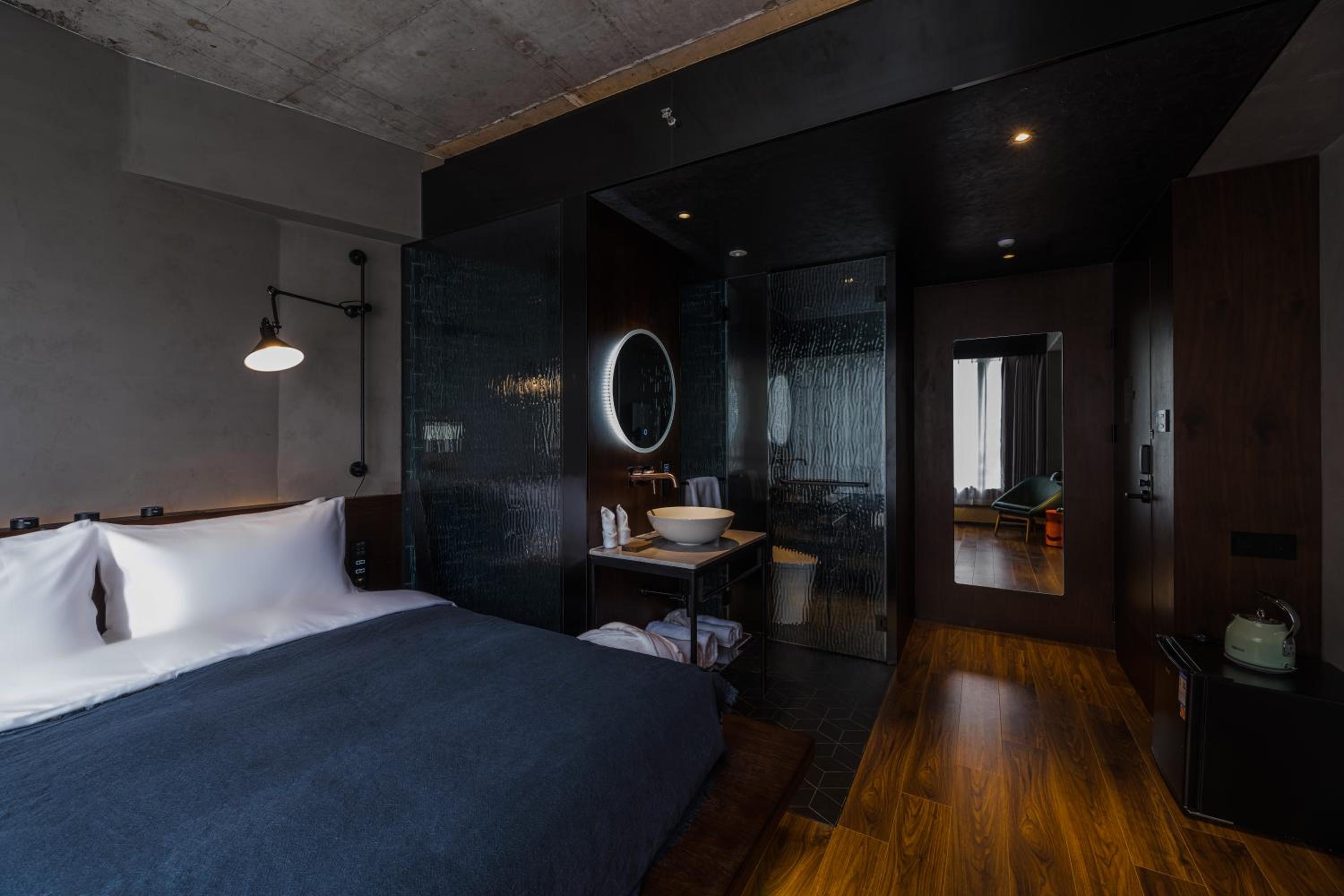 Deluxe, Queen Bed