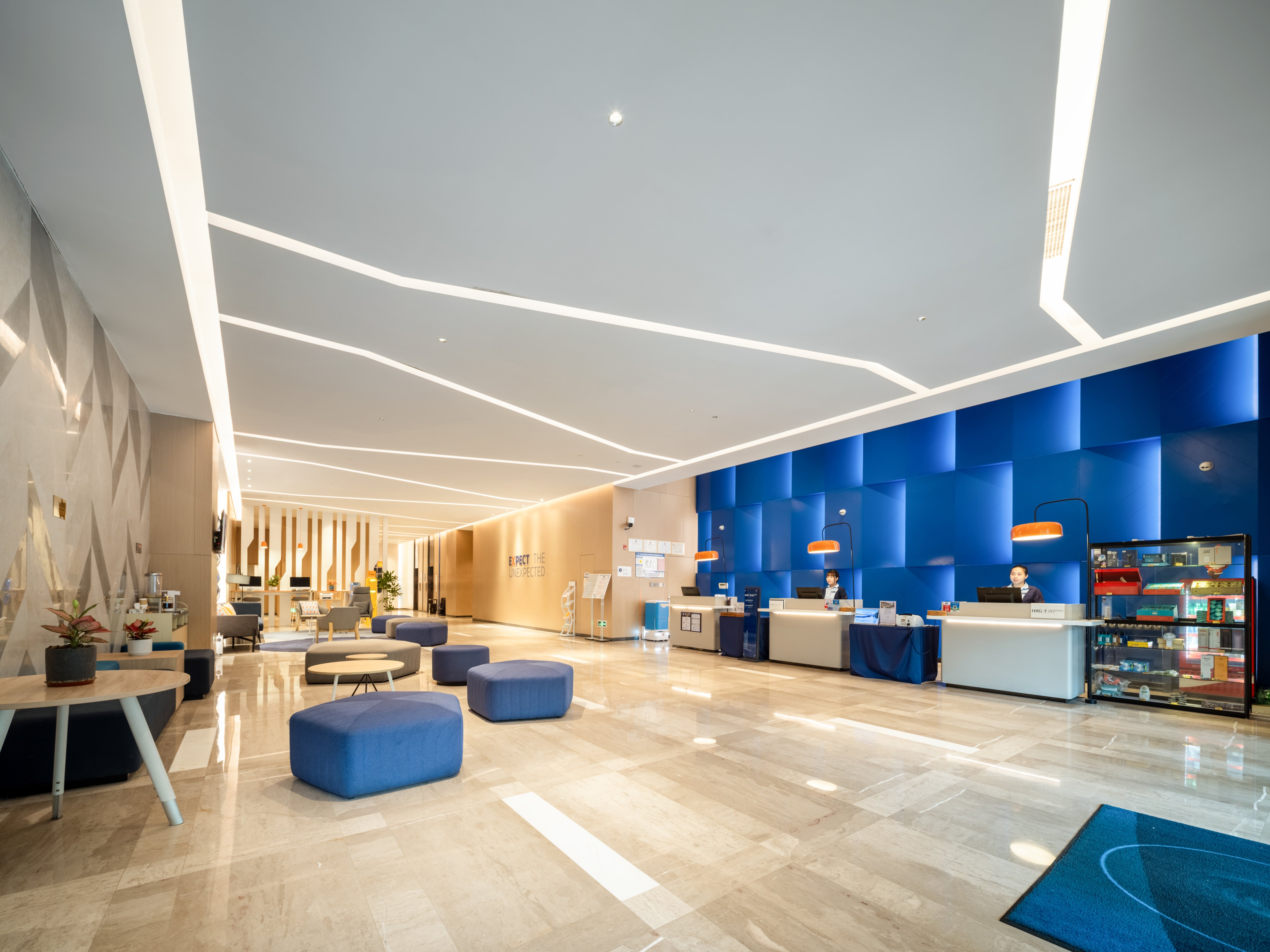 Holiday Inn Express Jiangmen Jianghai 74/79