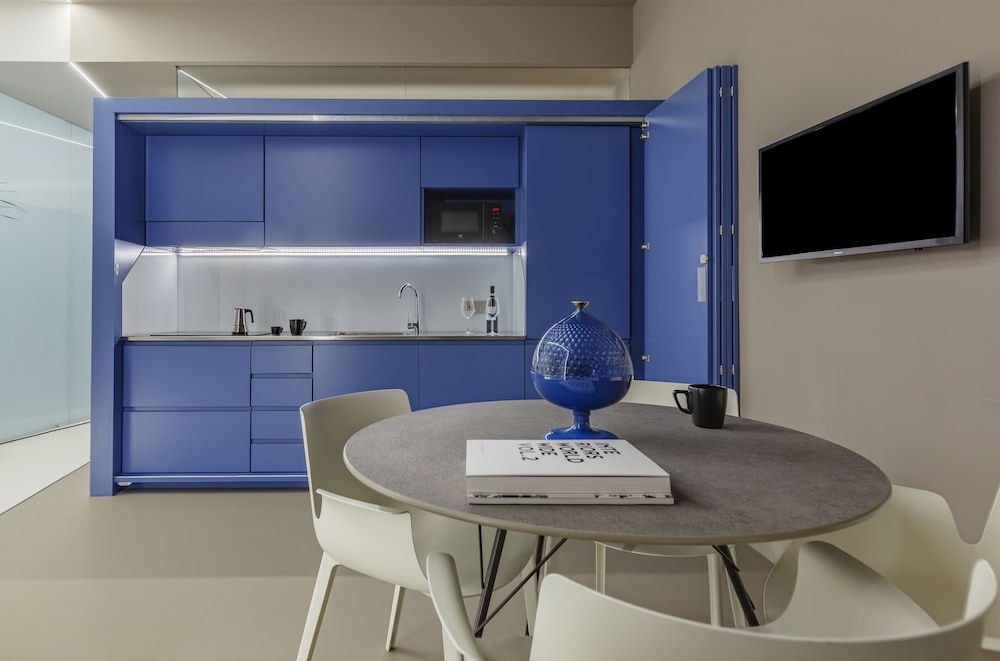 Five Place Design Suite & Apartments 45/58