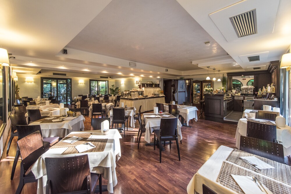 Admiral Hotel Villa Erme 51/60