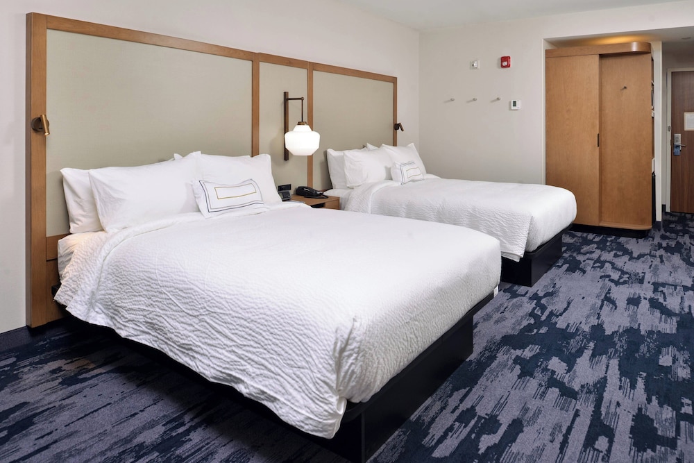 suite, multiple beds