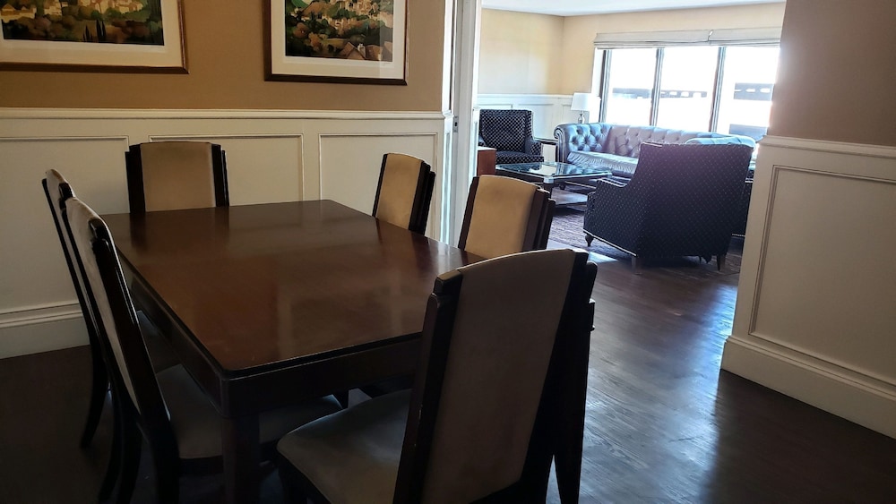 HOLIDAY INN WILLIAMSPORT 19/52