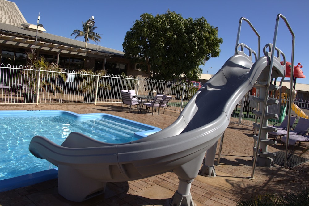 Carnarvon Motel 8/60