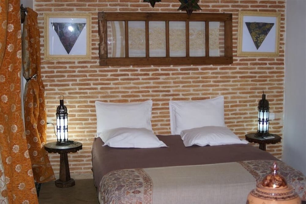 RIAD TARA 23/77