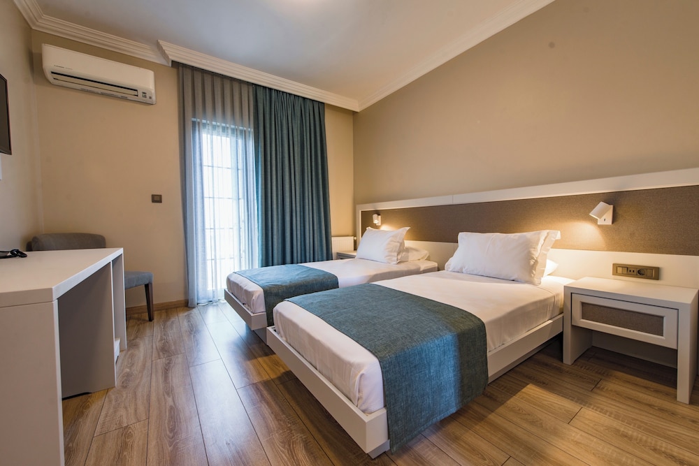 Elia Hotel 13/50