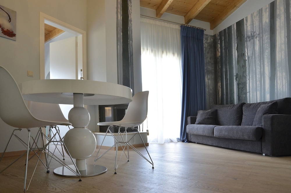 Forest Suites Boutique Hotel 45/79