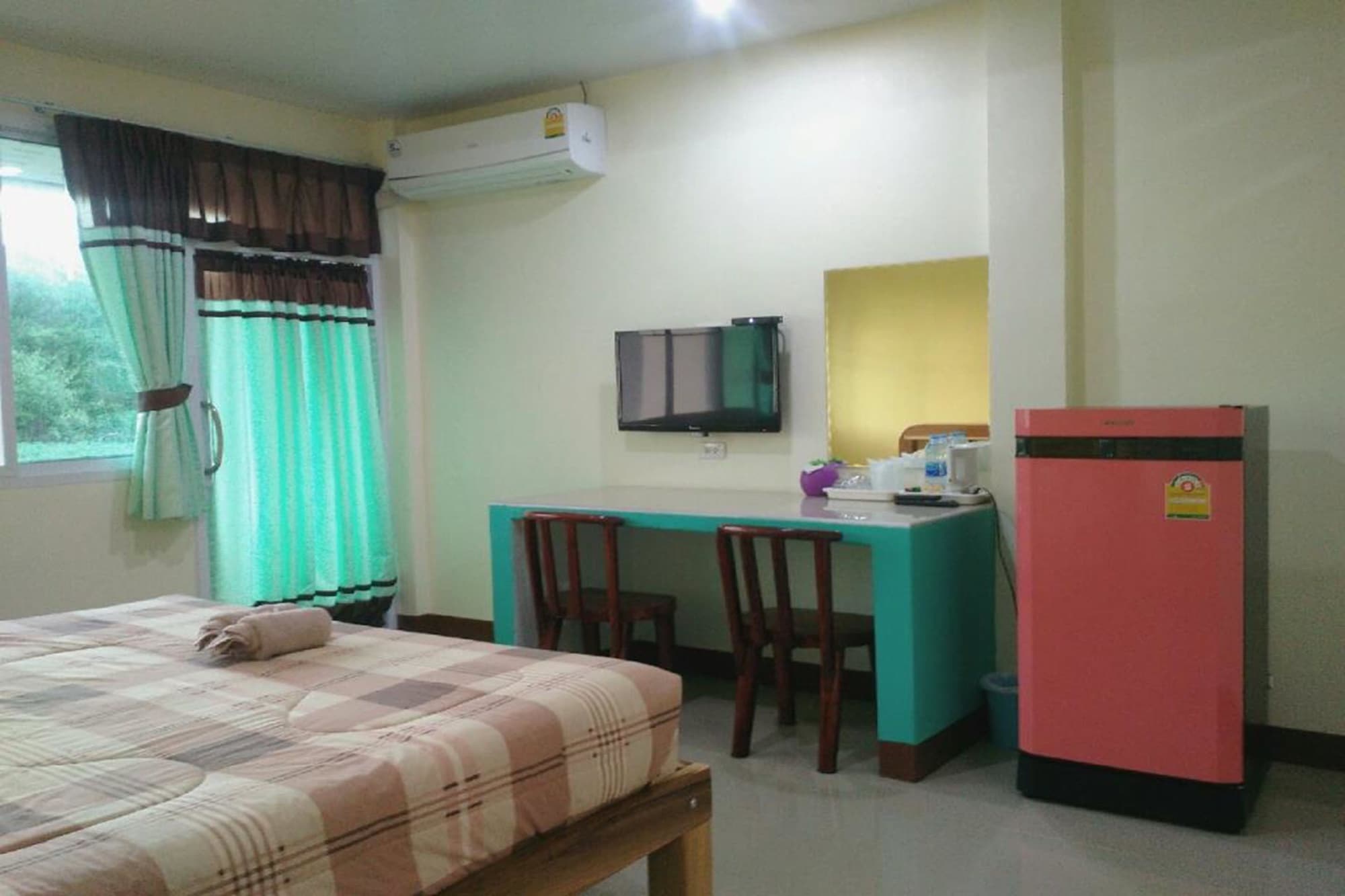 DELUXE, DOUBLE BED