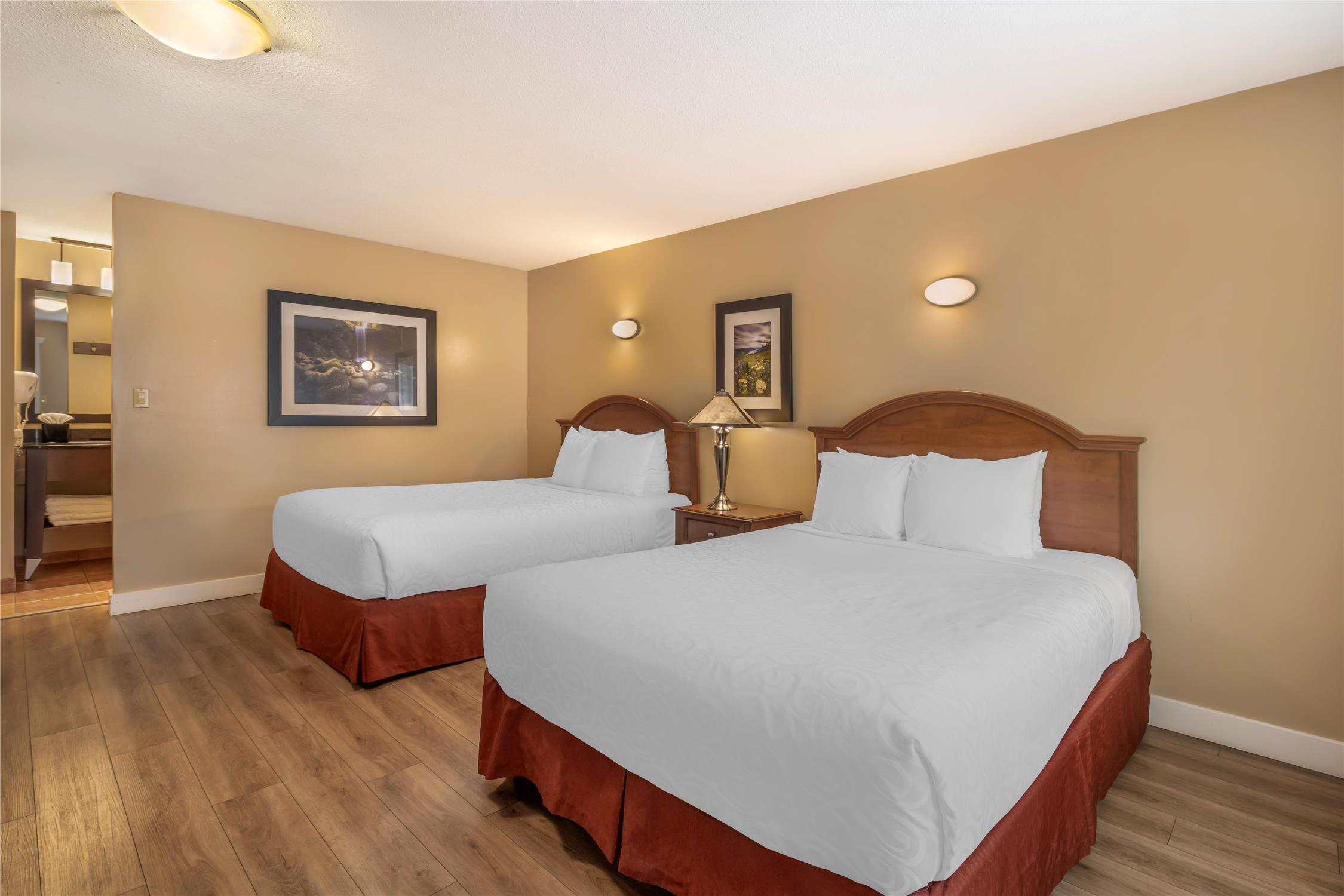 غرفة بسريرين كوين يُسمح فيها بالحيوانات الأليفة في الطابق الأرضي، Best Western Sicamous Inn 5/7