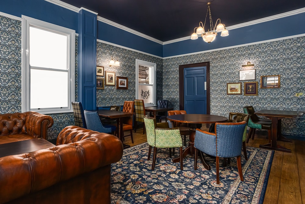 The Pied Bull 26/45
