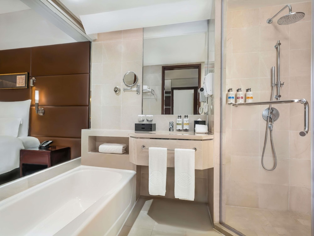 Pullman Guangzhou Baiyun Airport Hotel 76/77