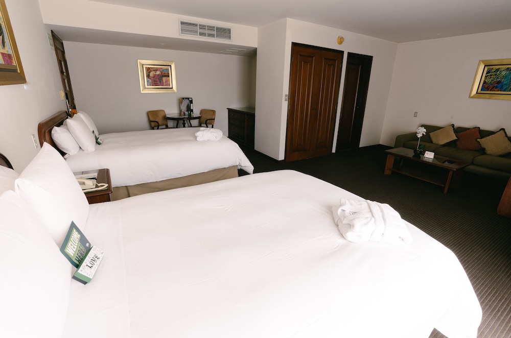 DELUXE, DOUBLE BED