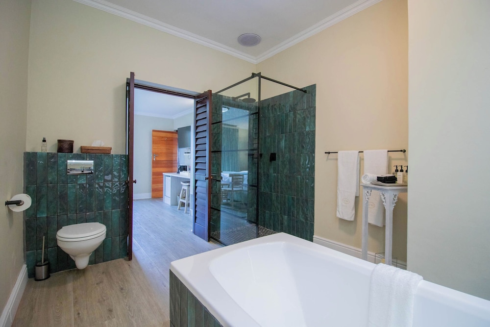 Lavender Manor Guest Lodge 48/50