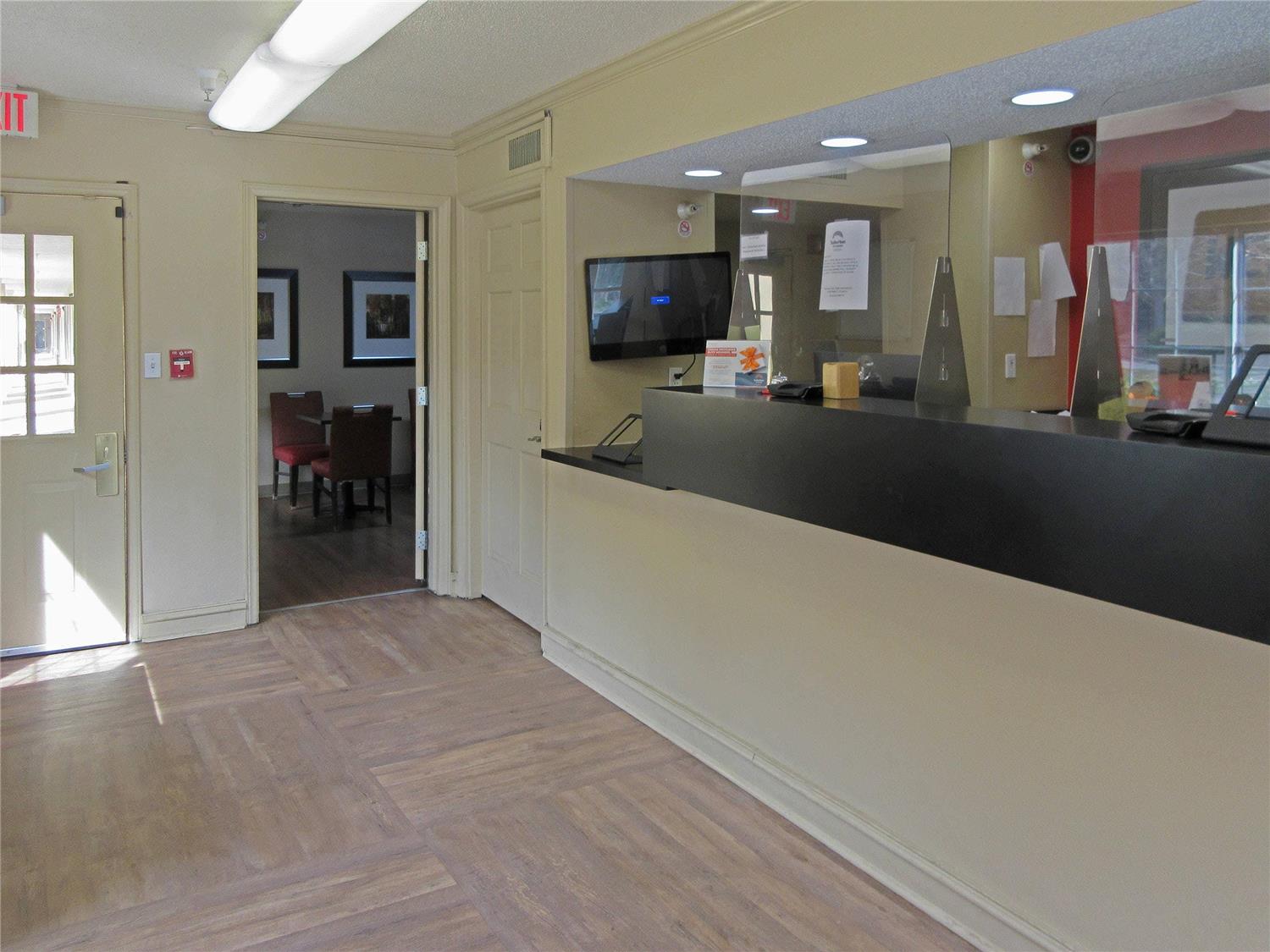 Suburban Studios Raleigh - Crabtree Valley photo5