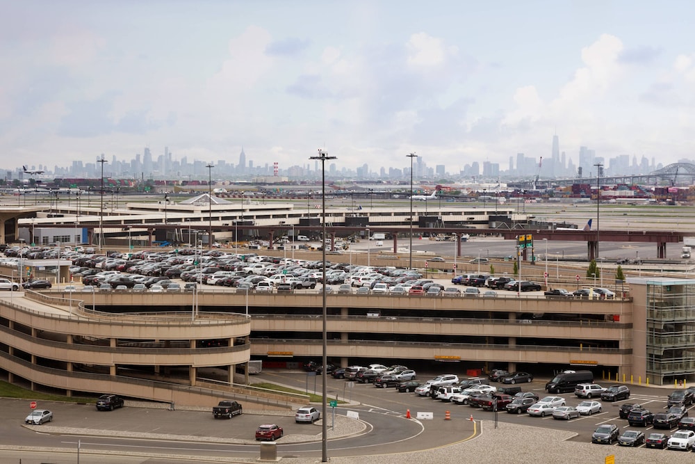 Newark Liberty International Airport Marriott 13/45