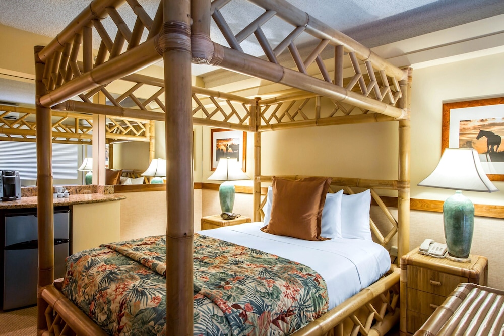 ROOM, QUEEN BED, CITY VIEW