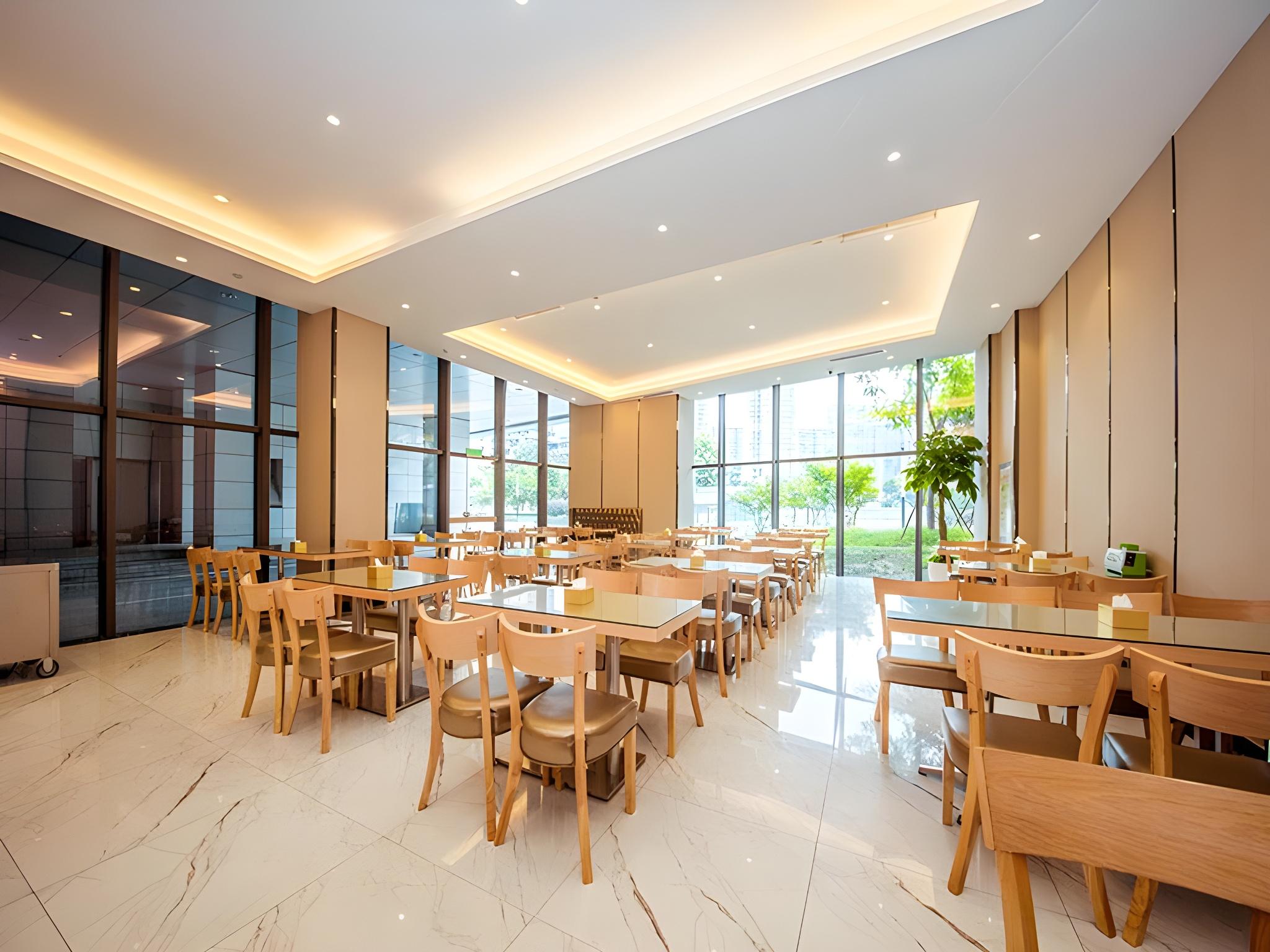 Vienna International Hotel (Wuhan Workers' Culture Palace Jiyuqiao Metro Station) 14/18