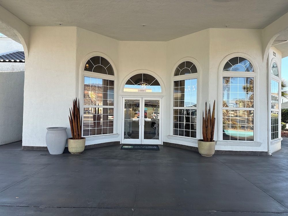 St George Inn Suites 43/67