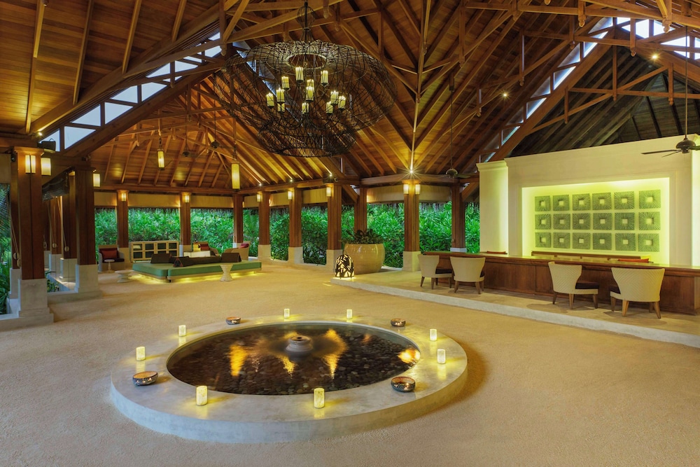 Dusit Thani Maldives 11/66