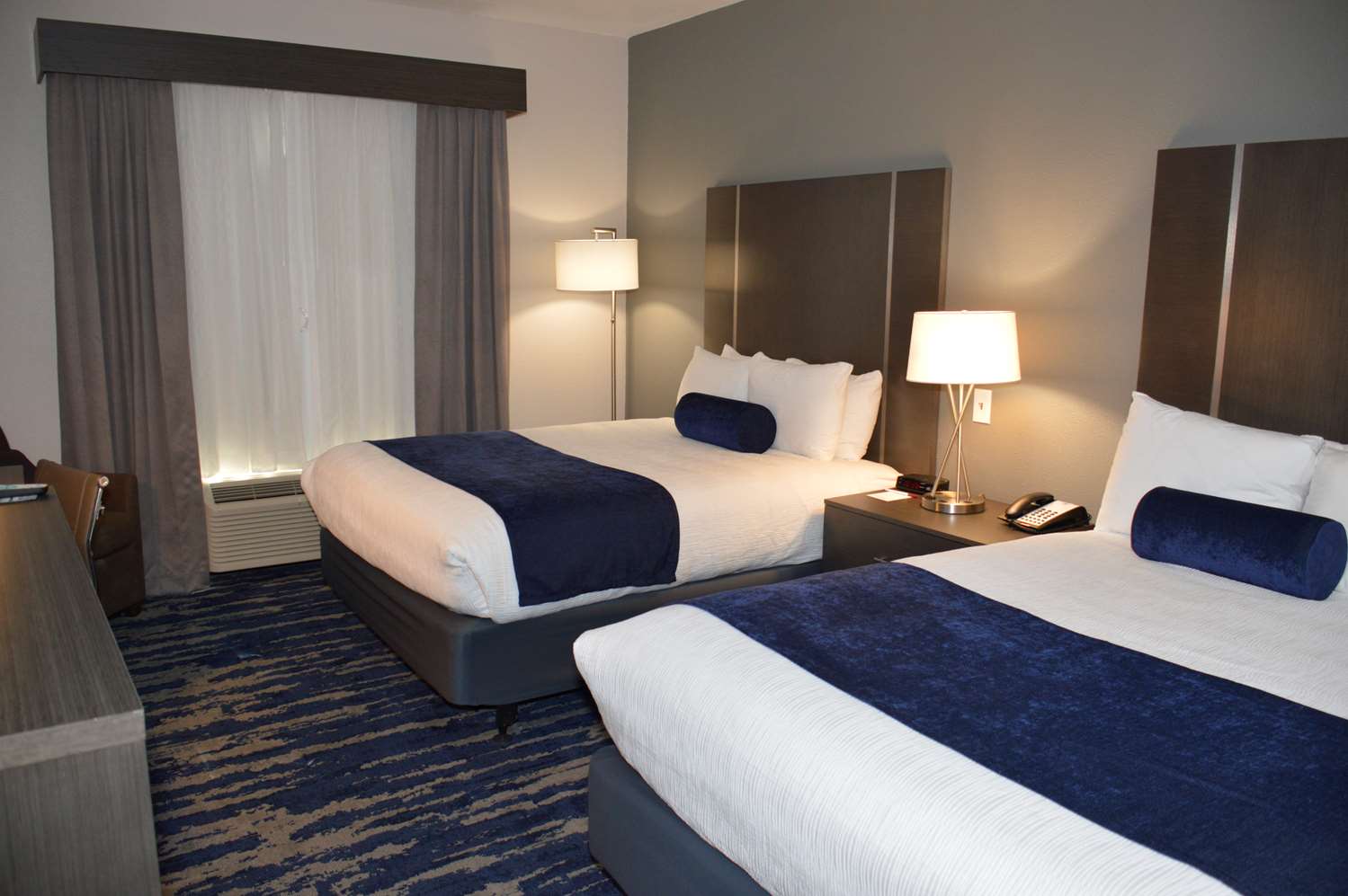 Room, 2 Queen Beds, Bathtub, Accessible
