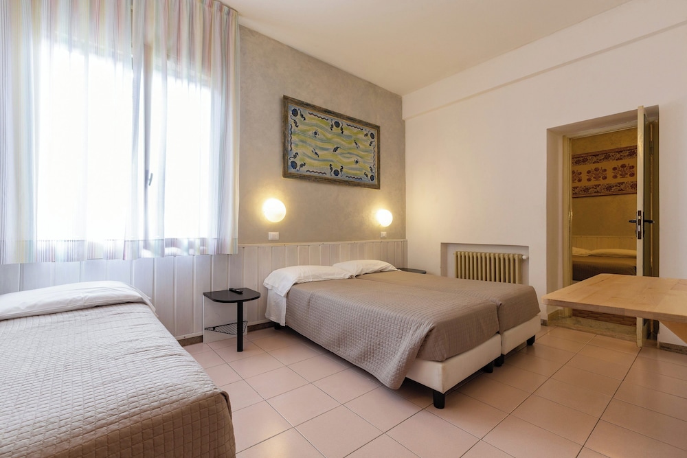 2 BEDROOMS, FAMILY
