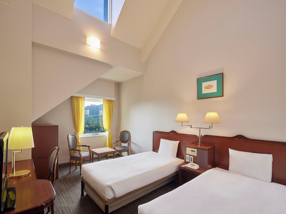 SKY, TWIN BEDS
