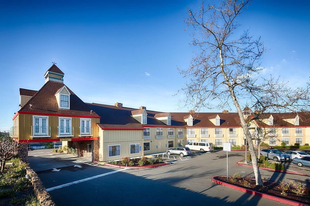 Red Lion Inn & Suites Auburn 12/36