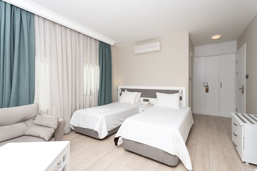 Bay Nihat Lale Hotel 23/41