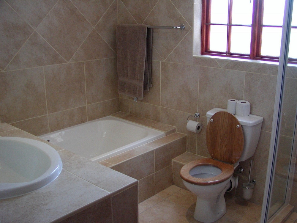 Ascot Gardens Self Catering 18/20