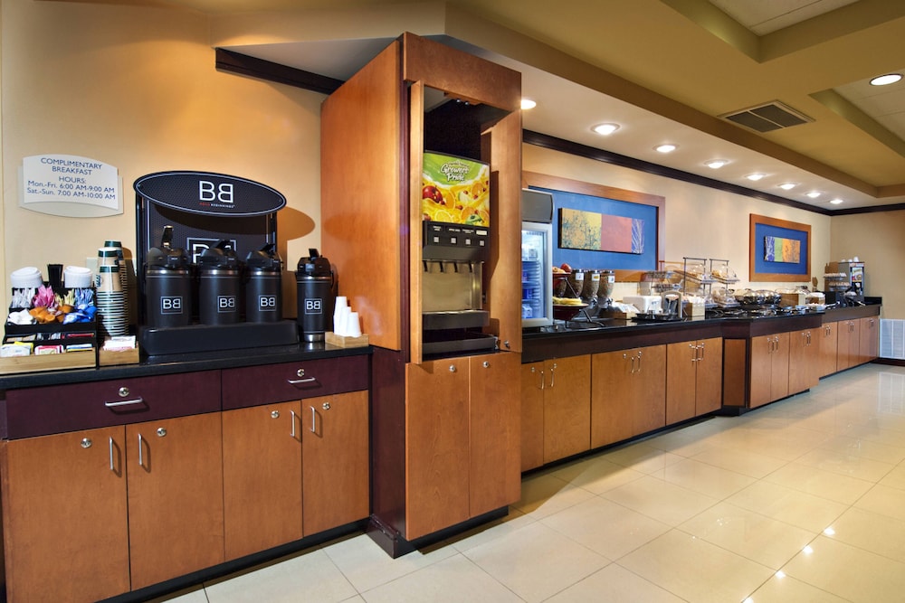 Fairfield Inn Suites Charleston Airport Convention Center 30/45