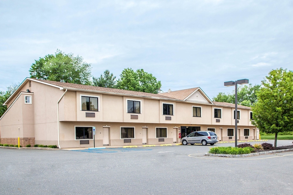 Motel6 East Windsor NJ Hightstown in Hightstown