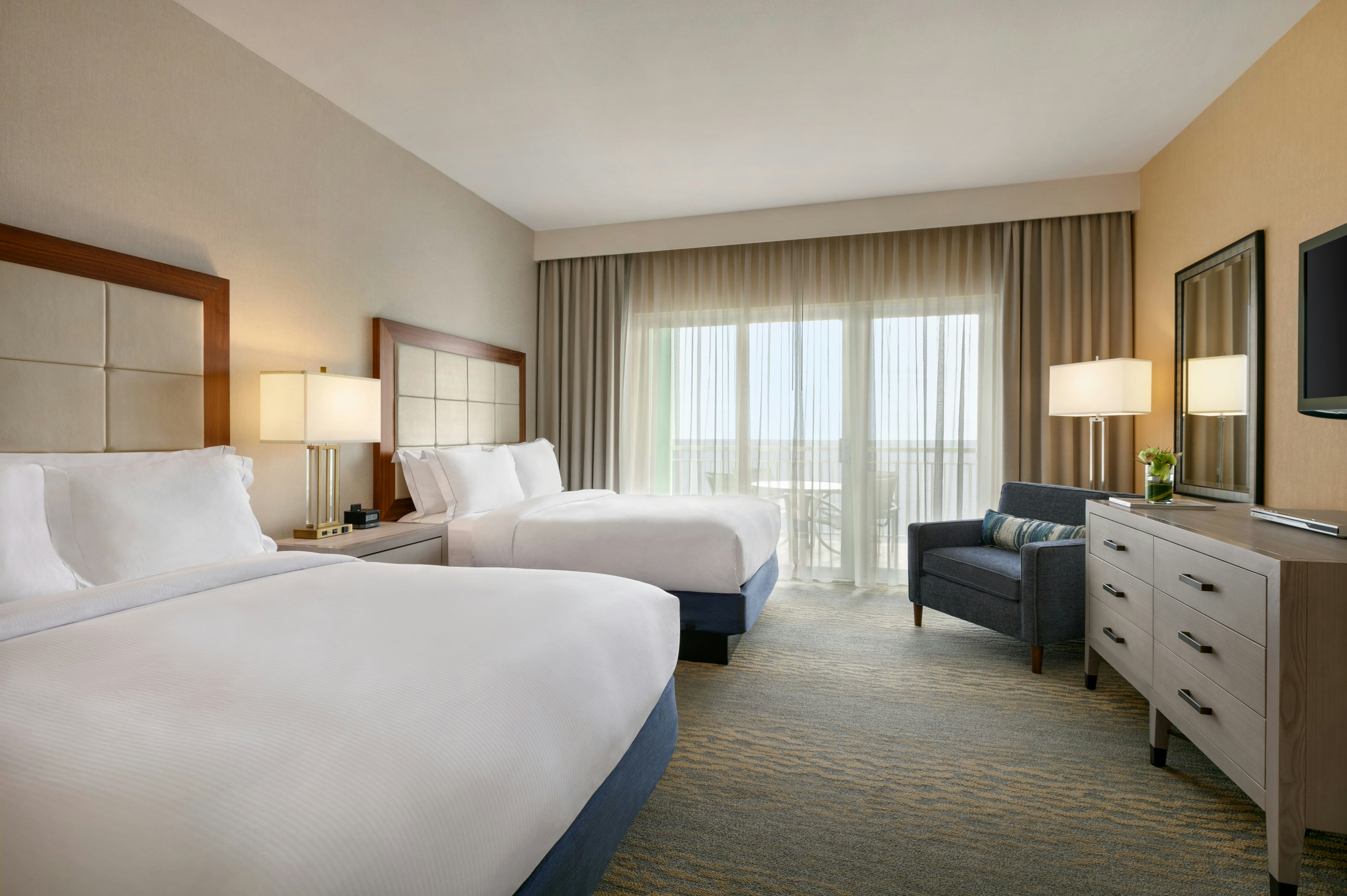 SUITE, 2 QUEEN BEDS, POOL SIDE