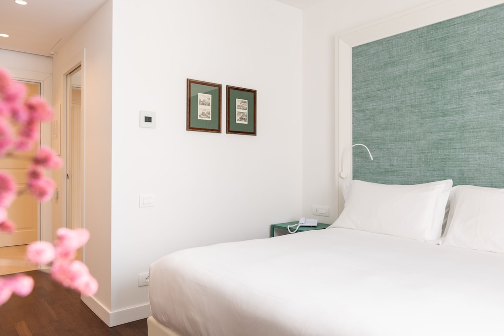 SUPERIOR, DOUBLE OR TWIN BED