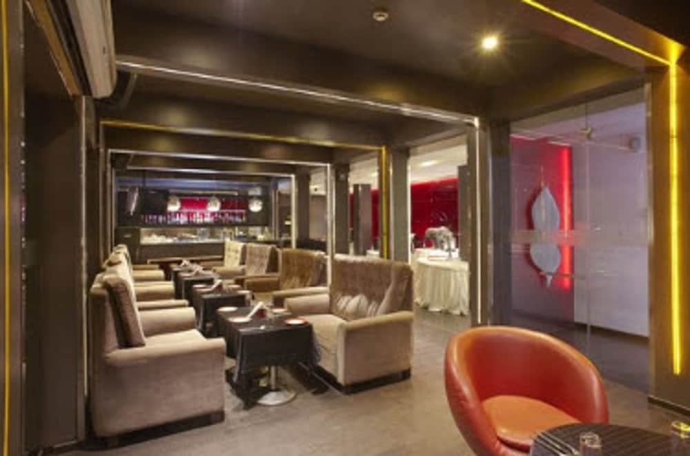 Fahrenheit Hotel 32/50