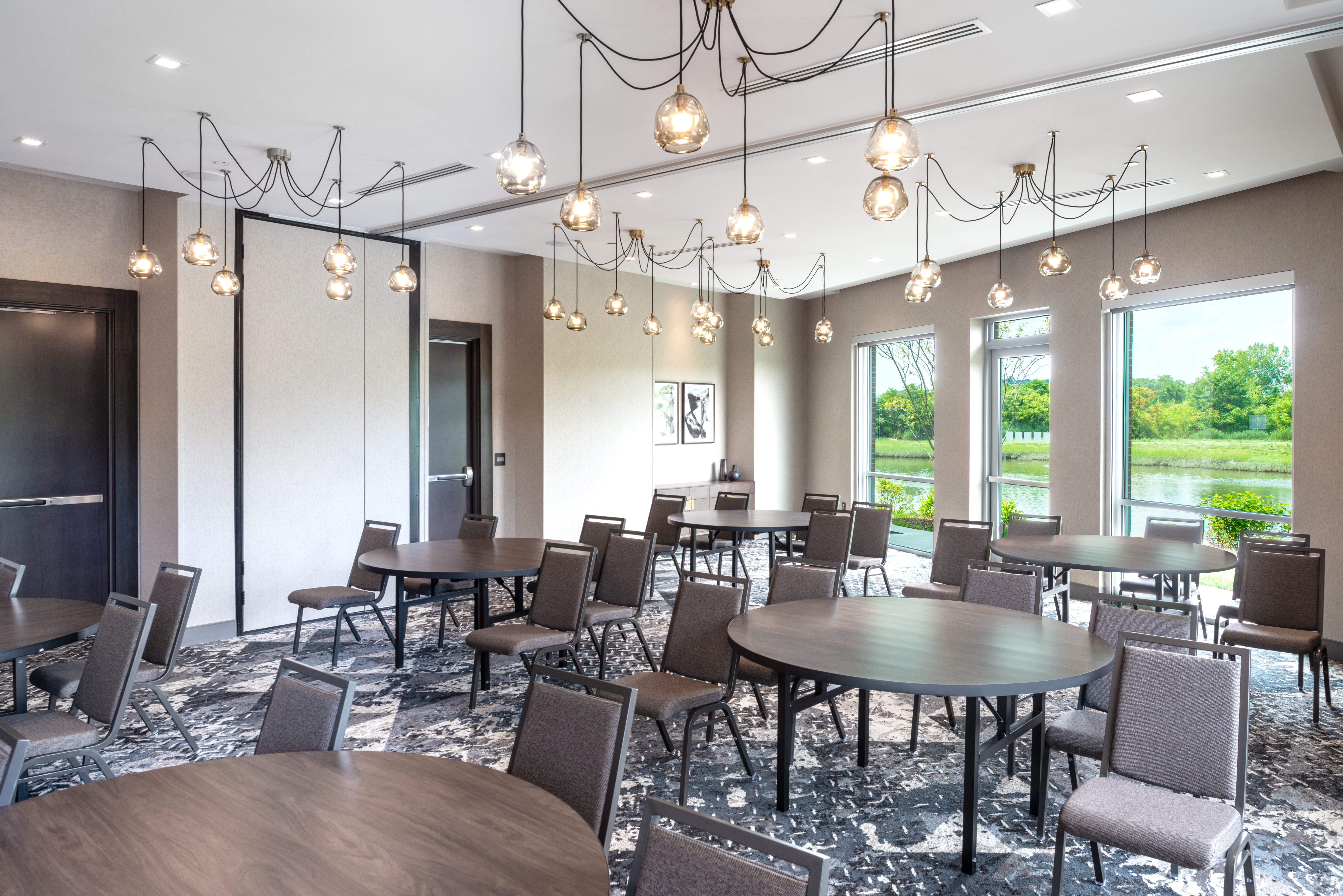 HOLIDAY INN BOSTON LOGAN AIRPORT - CHELSEA 53/64