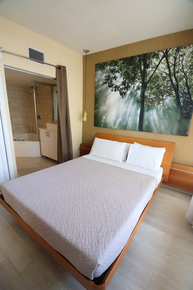 The Mercury All-Suites Hotel 21/33