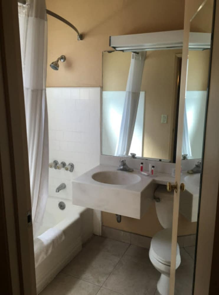 غرفة قياسية بسريرين كوين بإطلالة على الجبل بشرفة، Hotel Elevation 2/3