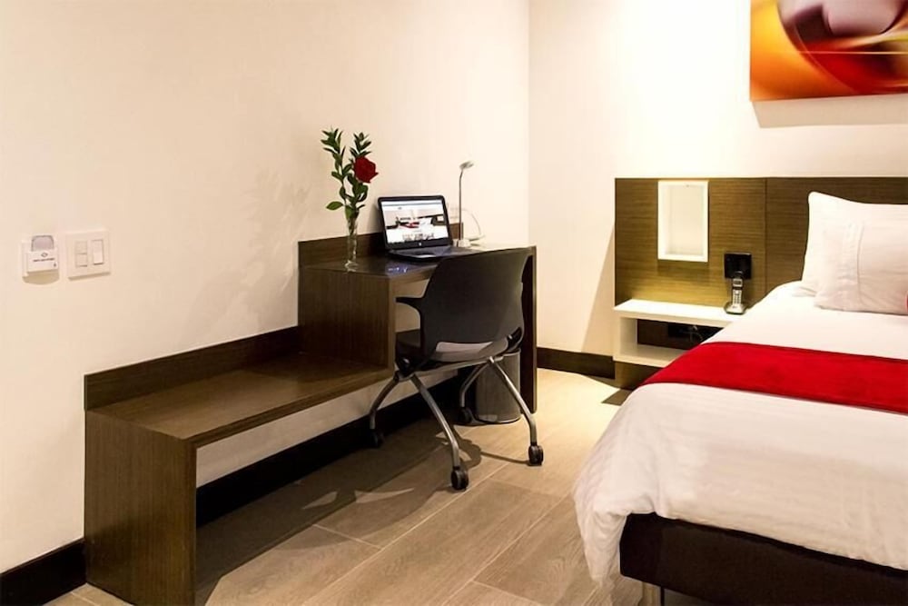 Hotel Loyds 16/64