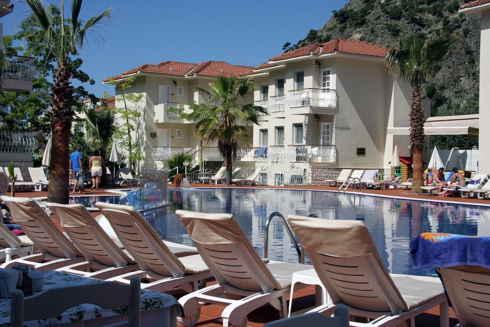 The Blue Lagoon Deluxe Hotel 20/28