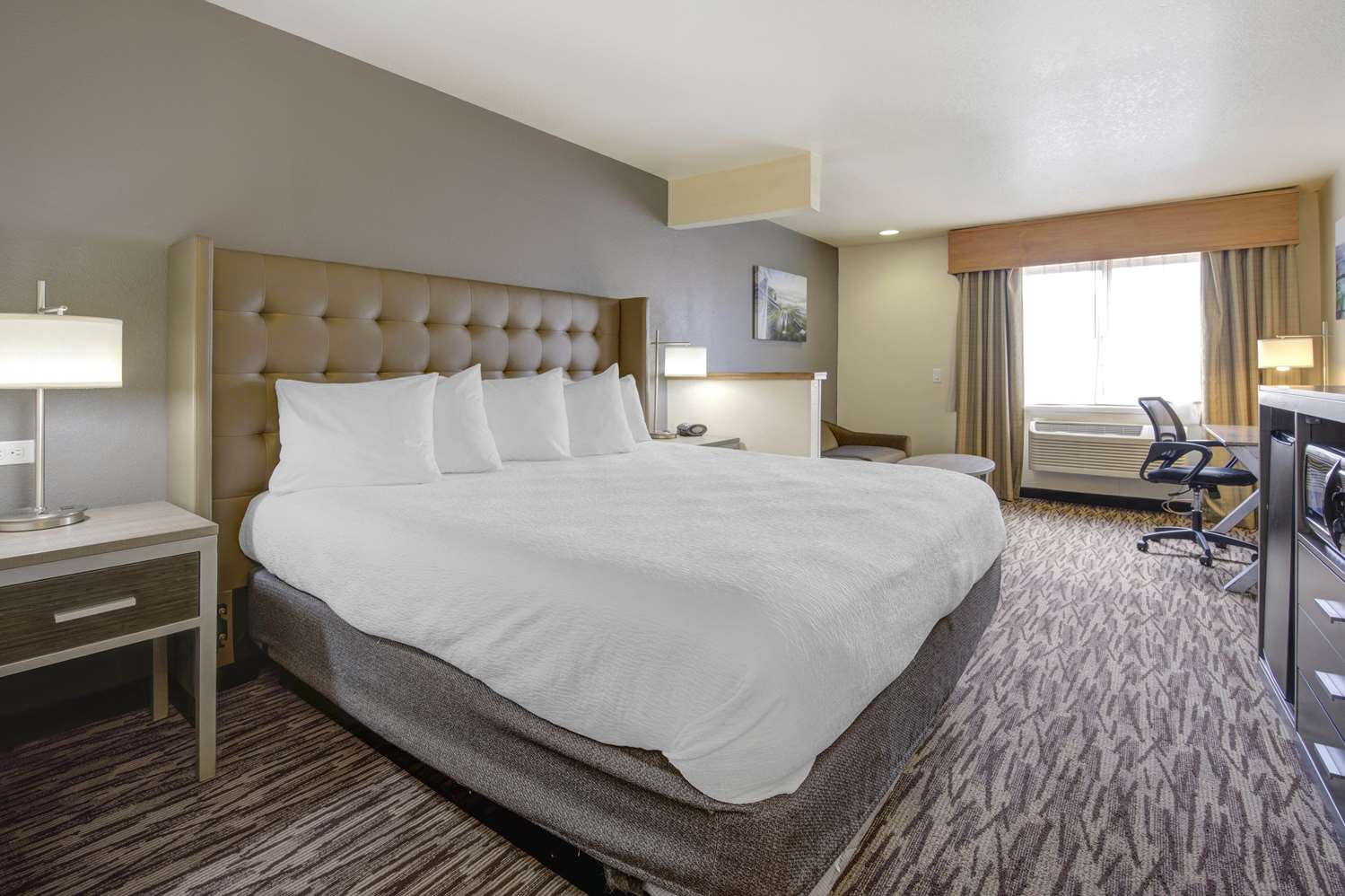 Best Western Plus Peppertree Airport Inn 12/57