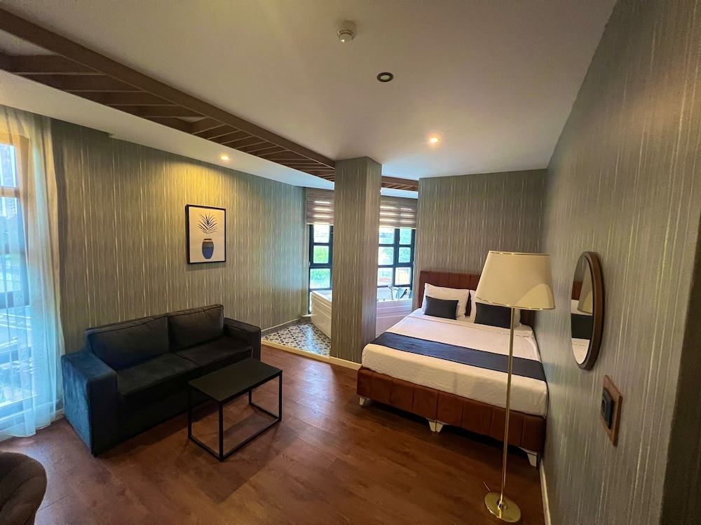 Beta Hotel 9/37