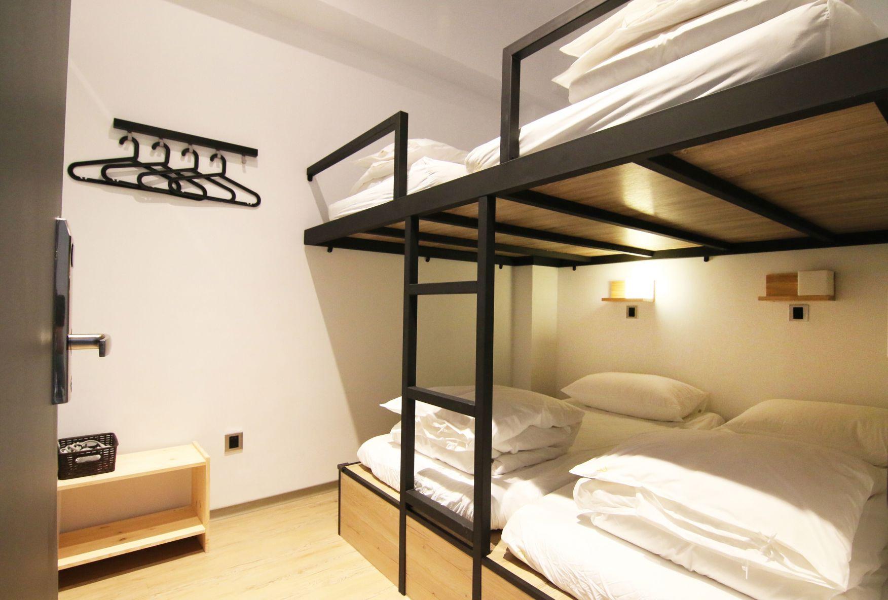 ROOM, QUADRUPLE, BUNK BEDS