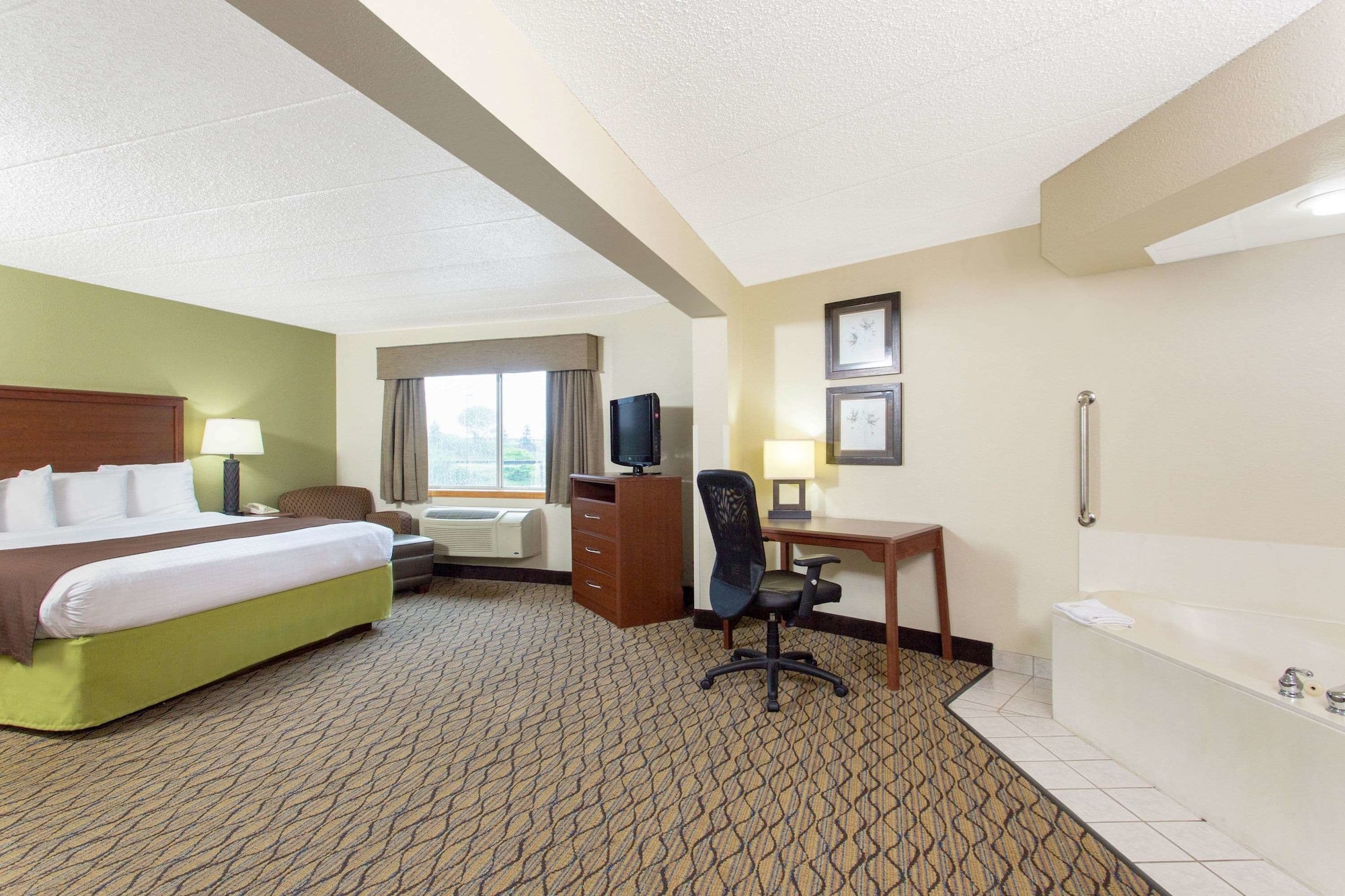 Spa, Suite, King Bed
