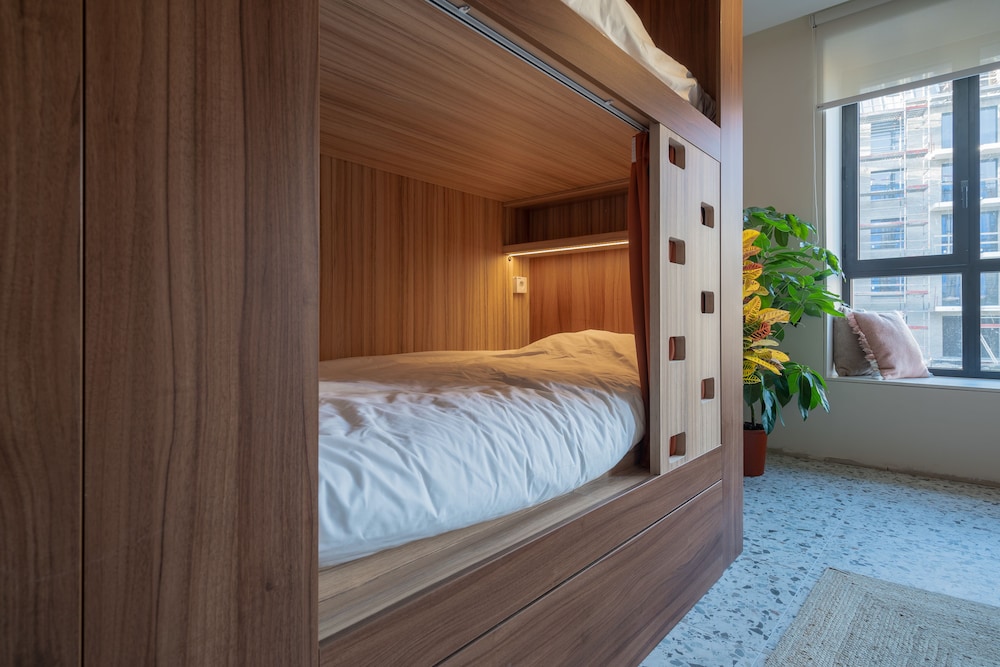 MIXED DORM