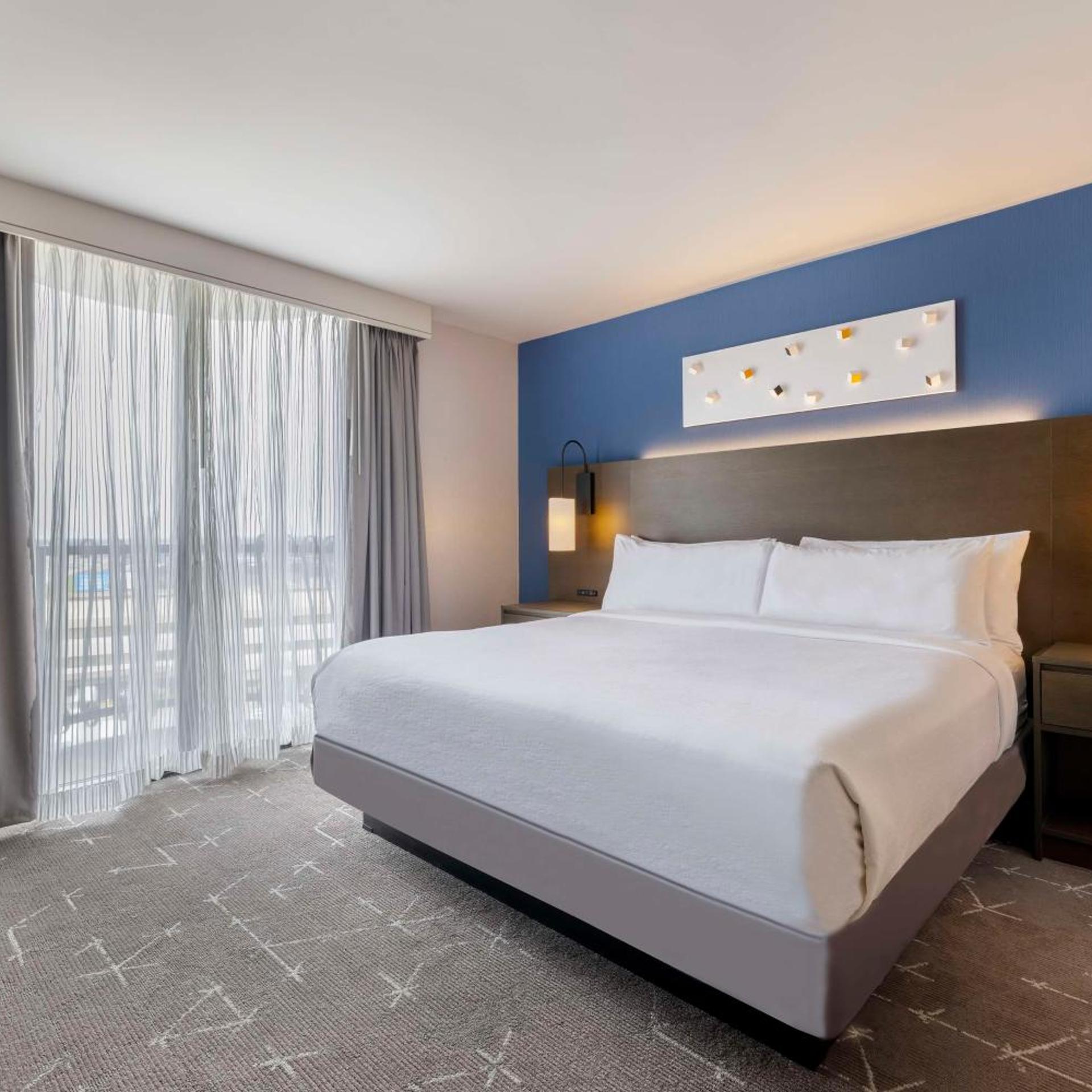 2 ROOMS, SUITE, KING BED